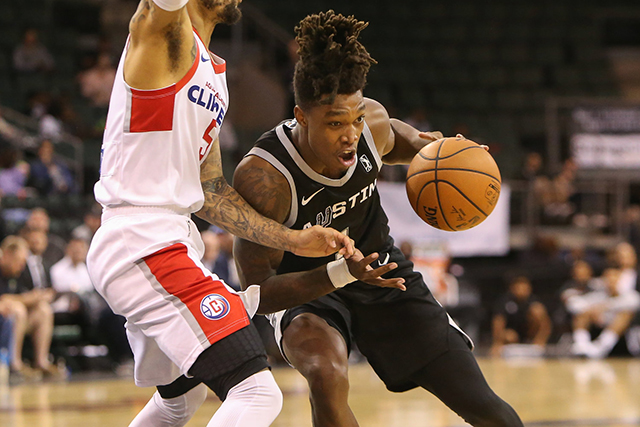 麻将胡了 -重磅！窗口期圣安东尼奥马刺调整名单以备葡超今夜瓦伦西亚备战荷甲，印第安纳步行者转会期防线松动 